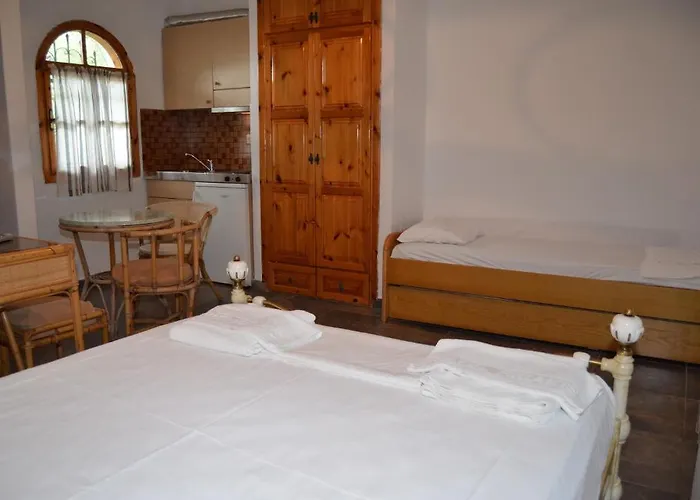 Rigakis מלון דירות